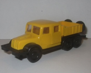 Tatra 141 - tahač žlutá